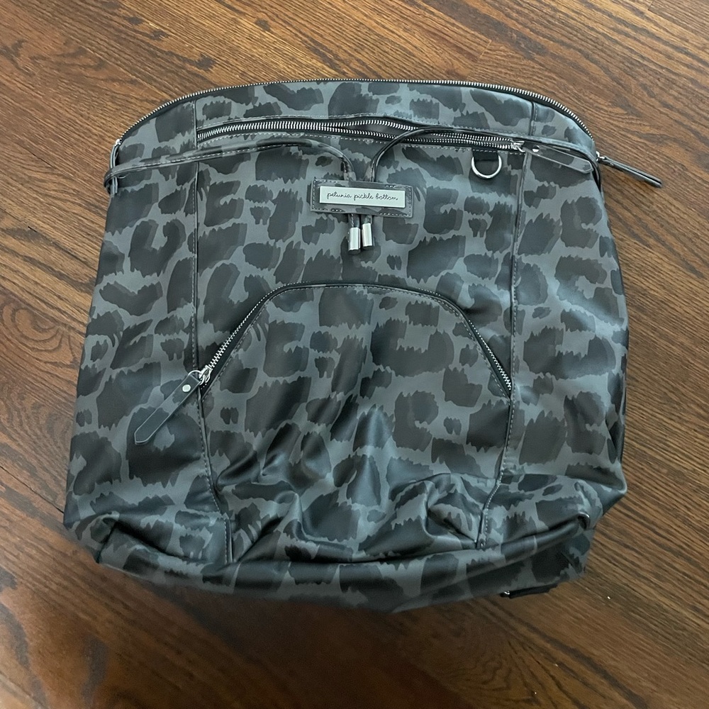 Petunia Pickle Bottom Cinch Backpack in Shadow Leopard